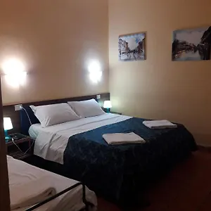 Rose Village , Roma Italia