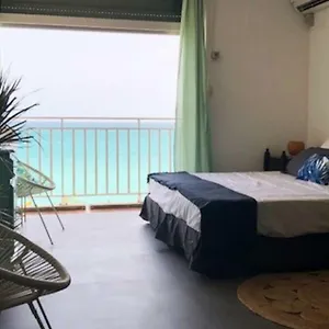 https://beau-studio-avec-magnifique-vue-sur-la-mer.comcaribbean.com